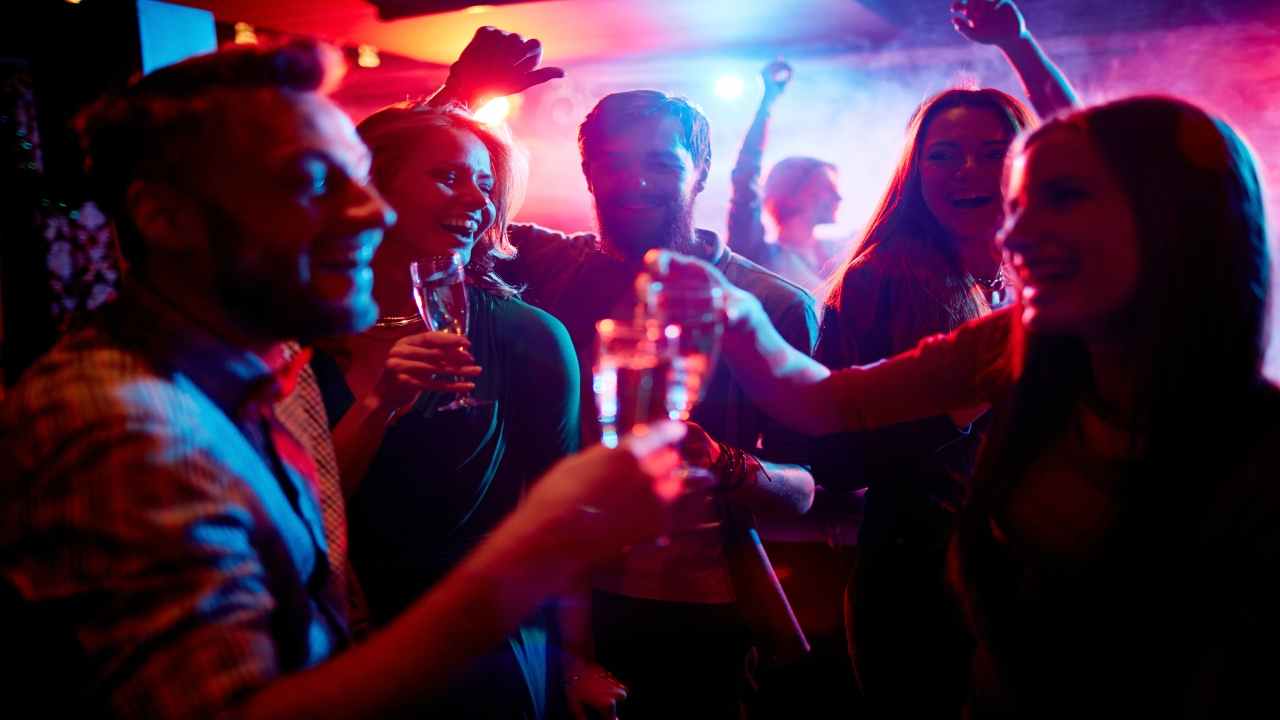 Allarme nelle discoteche: giovani drogati a loro insaputa