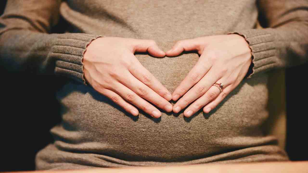 Pensi di essere incinta? Ecco i primi sintomi per cui dovresti valutare il fatto