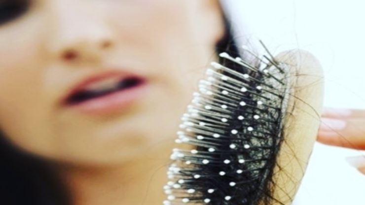 Caduta dei capelli altro che shampoo, si contrasta per prima cosa partendo da qui