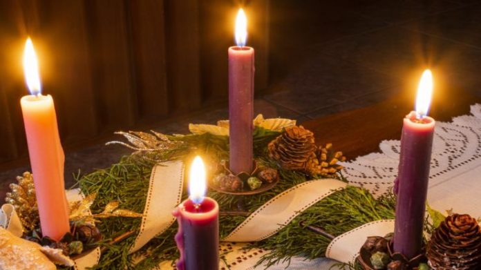 Di Che Colore Sono Le Candele Dell'avvento Candele dell'Avvento, significato e tradizioni da conoscere