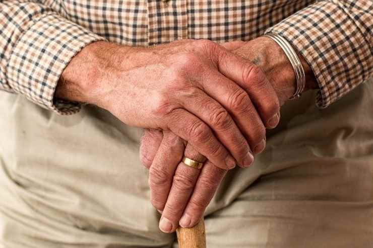 Bonus Natale pensionati come fare la domanda entro quanto tempo