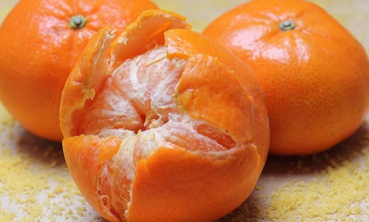 La vitamina C fa bene, ma cosa succede se ne assumi troppa?