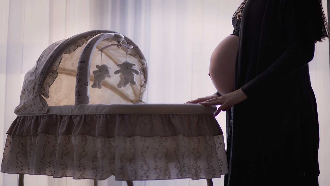 Congedo di maternità, le novità previste per le professioniste e le autonome