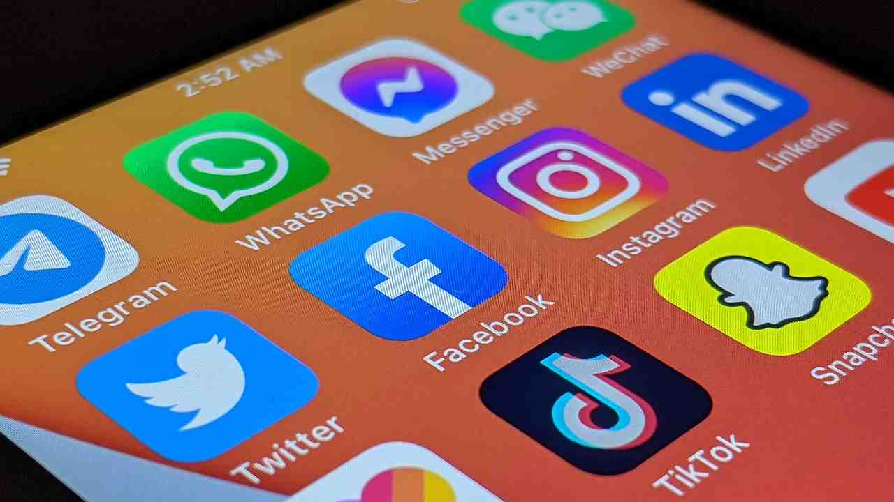 Social network come Instagram e Facebook ma non solo: ecco quanto sono pericolosi