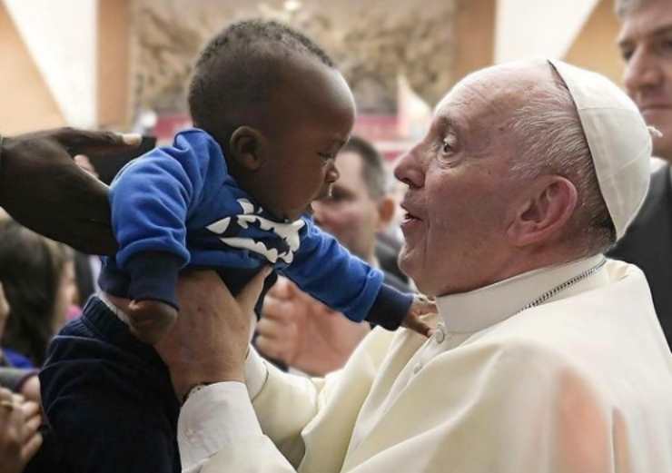 Papa Francesco stupisce di nuovo, la sua fondazione è per tutti