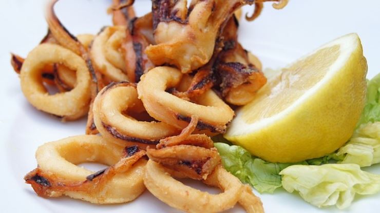 A Natale altro che calamari fritti o in umido ecco come prepararli croccanti e leggeri