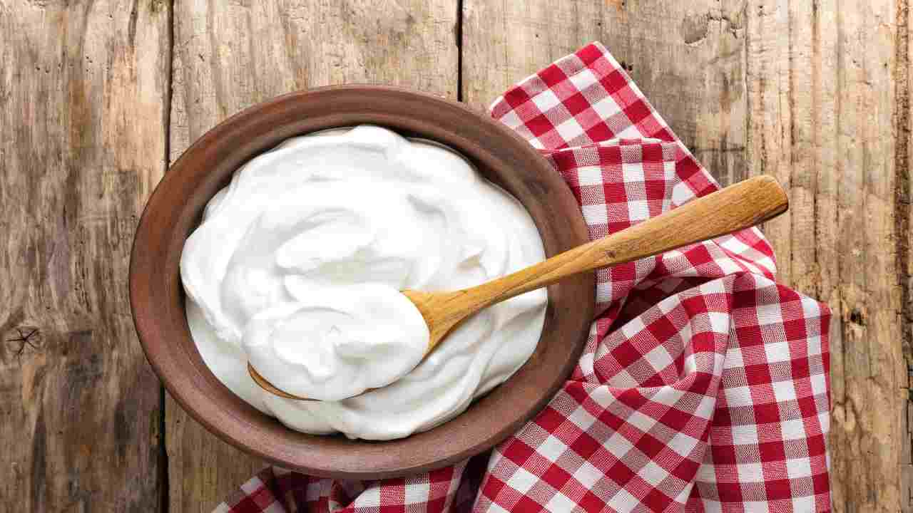 Yogurt scaduto ecco perchè non lo devi buttare mai!