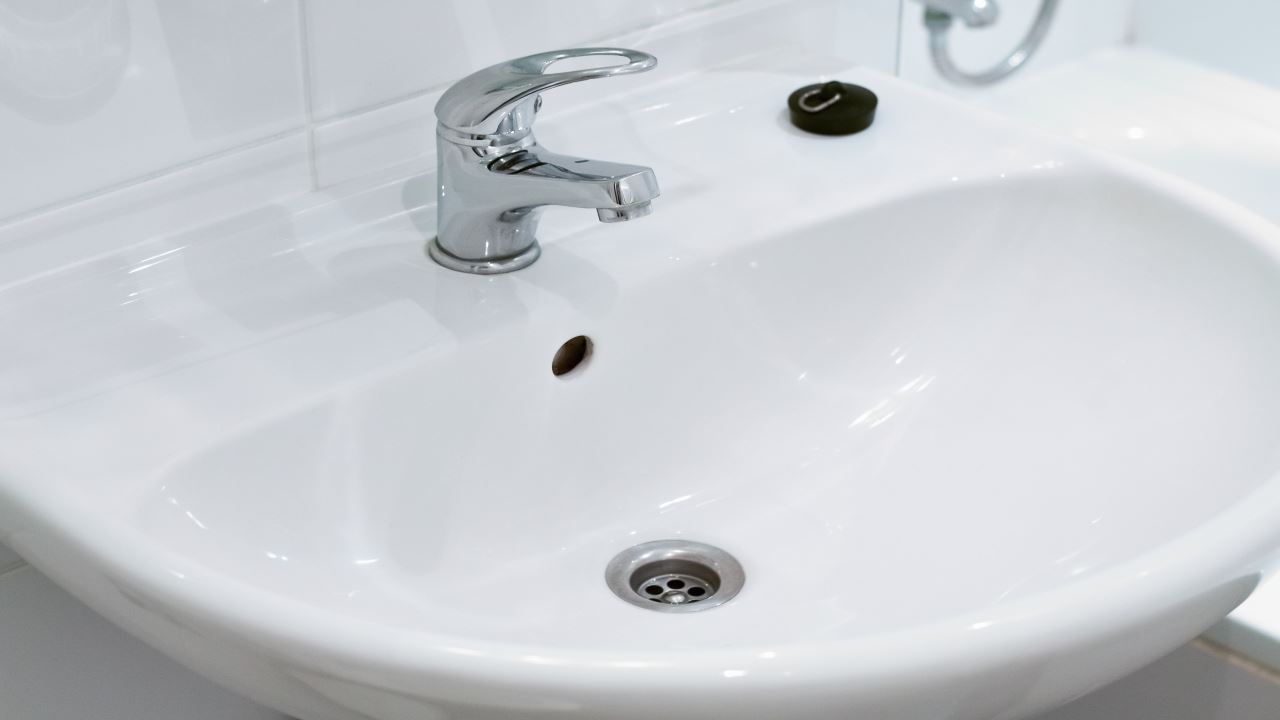 Come far tornare il lavandino del bagno come appena acquistato