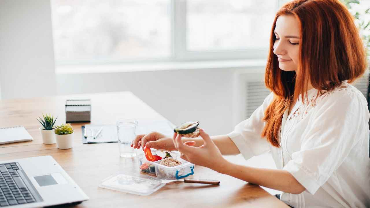 Pausa pranzo fuori casa, ecco cosa non dovete mai fare