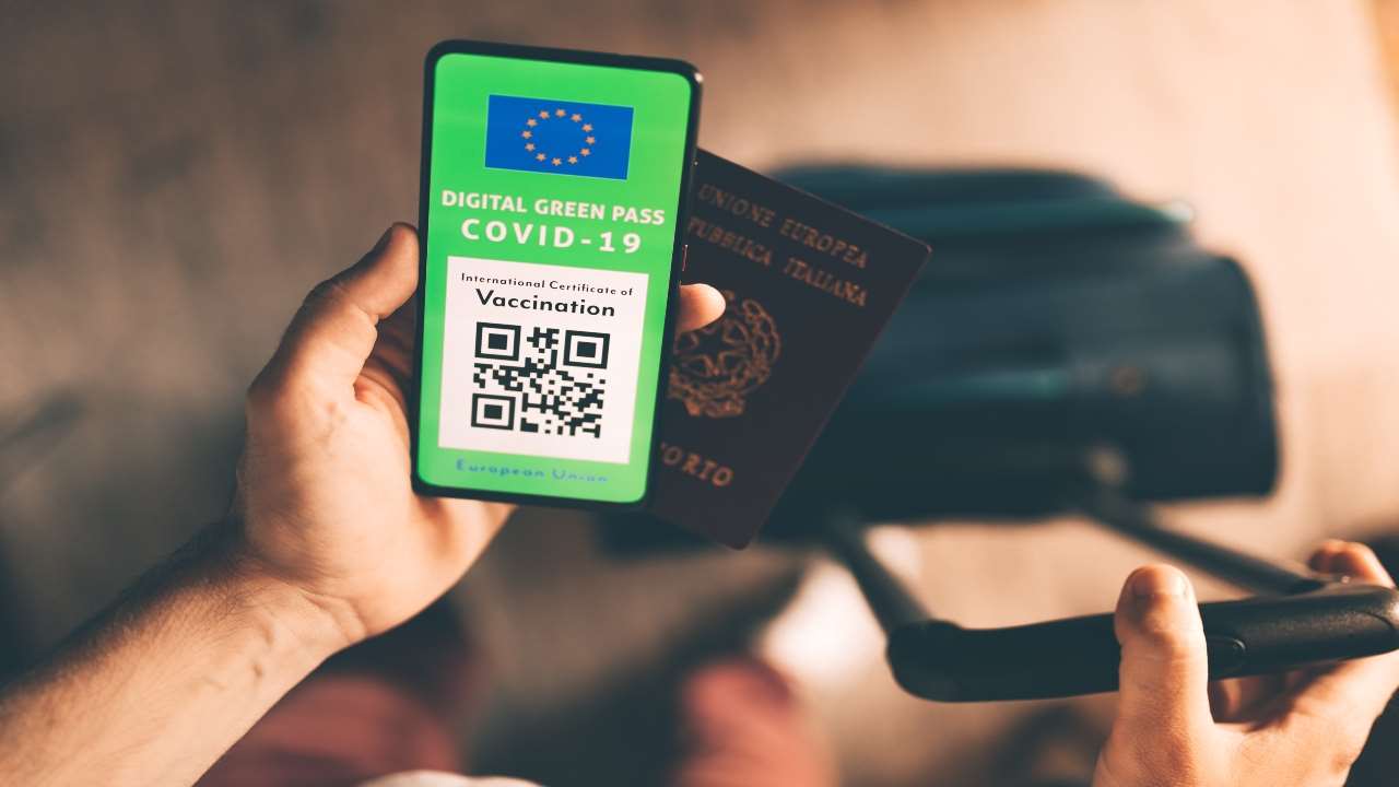 Viaggiare ecco cosa cambia per chi ha il Green pass