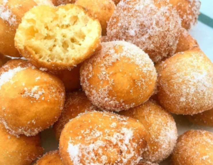 Non le solite castagnole di carnevale un po' dure, ecco la ricetta top per farle morbidissime