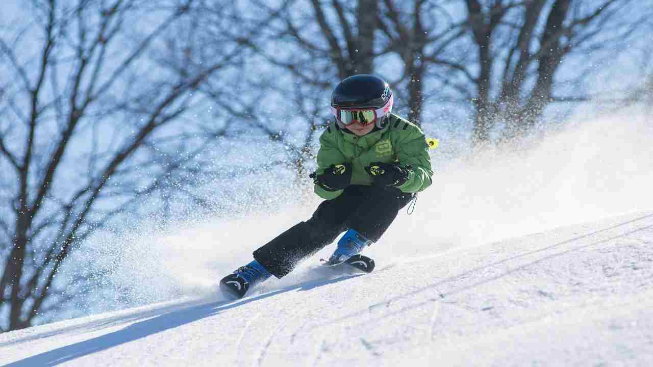Parlano i pediatri, a che età possono sciare i bambini per non subire traumi