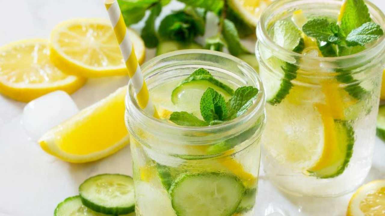 In pochi lo sanno ma anche l'acqua può essere detox: ecco quali dovresti scegliere! 2022-1-4 Nonsapeviche.com