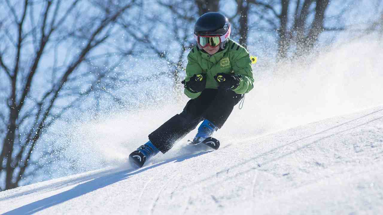 Come vestire i bambini per farli giocare con la neve