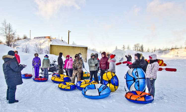 Come vestire i bambini per farli giocare con la neve