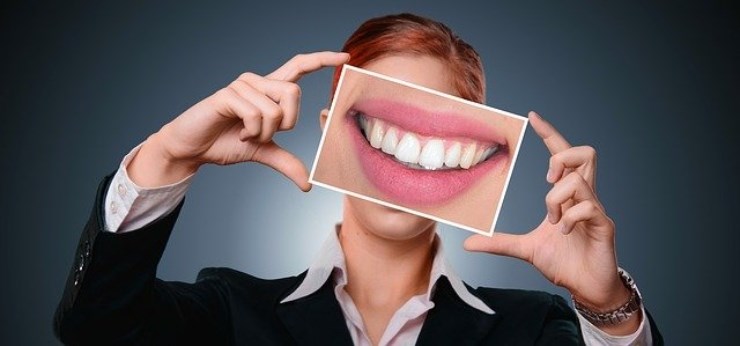 Mal di denti senza carie, potrebbe essere un serio problema di gengive