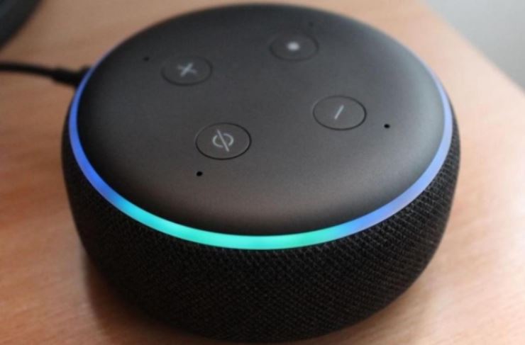 Con Alexa in casa, la privacy dove è andata a finire? Ma vi spia? Ecco cosa è stato scoperto