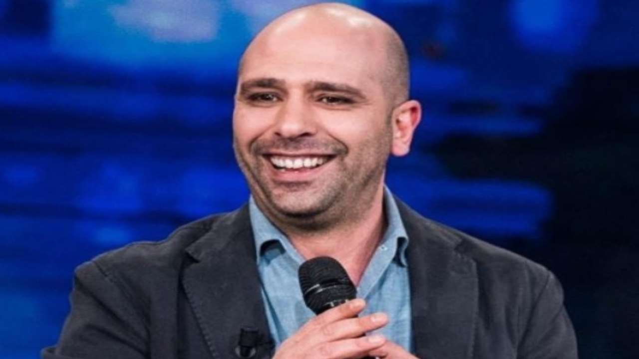 La bellissima moglie di Checco Zalone chi è? Dove vive la coppia