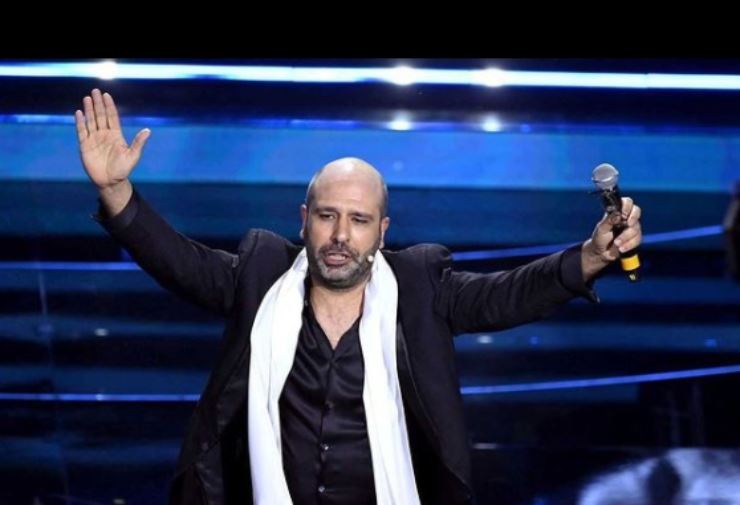 La bellissima moglie di Checco Zalone chi è? Dove vive la coppia