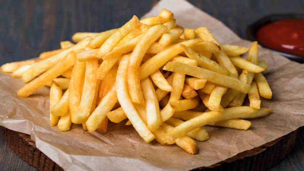Le patatine fritte fanno poi così male? Quante calorie contengono