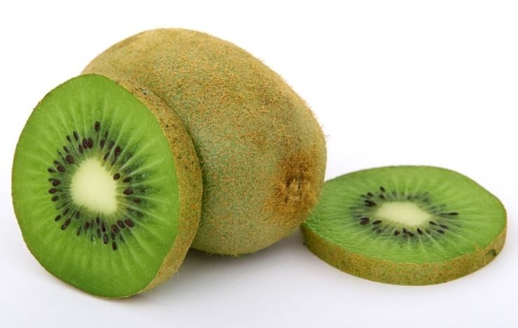 Ecco perché dovremmo mangiare i i kiwi, fanno una cosa che l'altra frutta non fa