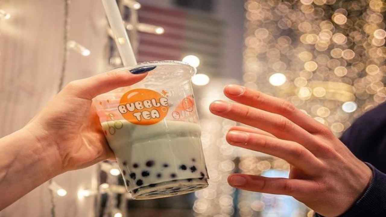 Bubble tea la nuova bevanda, costa una fortuna, ecco come prepararla in casa risparmiando un sacco di soldi