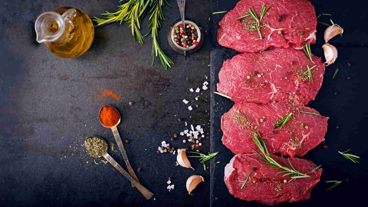 Ecco cosa succede se mangi carne cruda, diversi sono gli effetti collaterali! 2022-02-11 Nonsapeviche.com