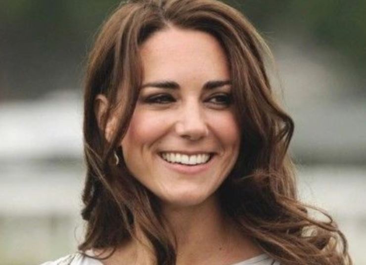 Il segreto di bellezza di Kate Middleton svelato dalla make-up artist della Royal Family: costa meno di 10 euro