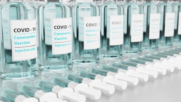 Quando è meglio vaccinarsi dopo aver contratto il covid, parla l'esperto