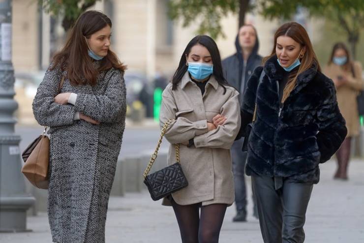 Mascherine basta obbligo in strada, ma per evitare sanzioni la dovete sempre avere con voi, ecco perchè