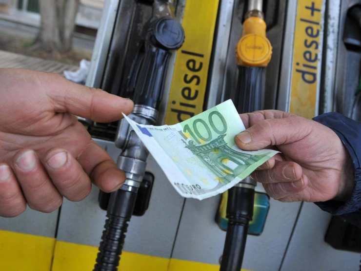 Caro benzina come risparmiare - NonSapeviChe