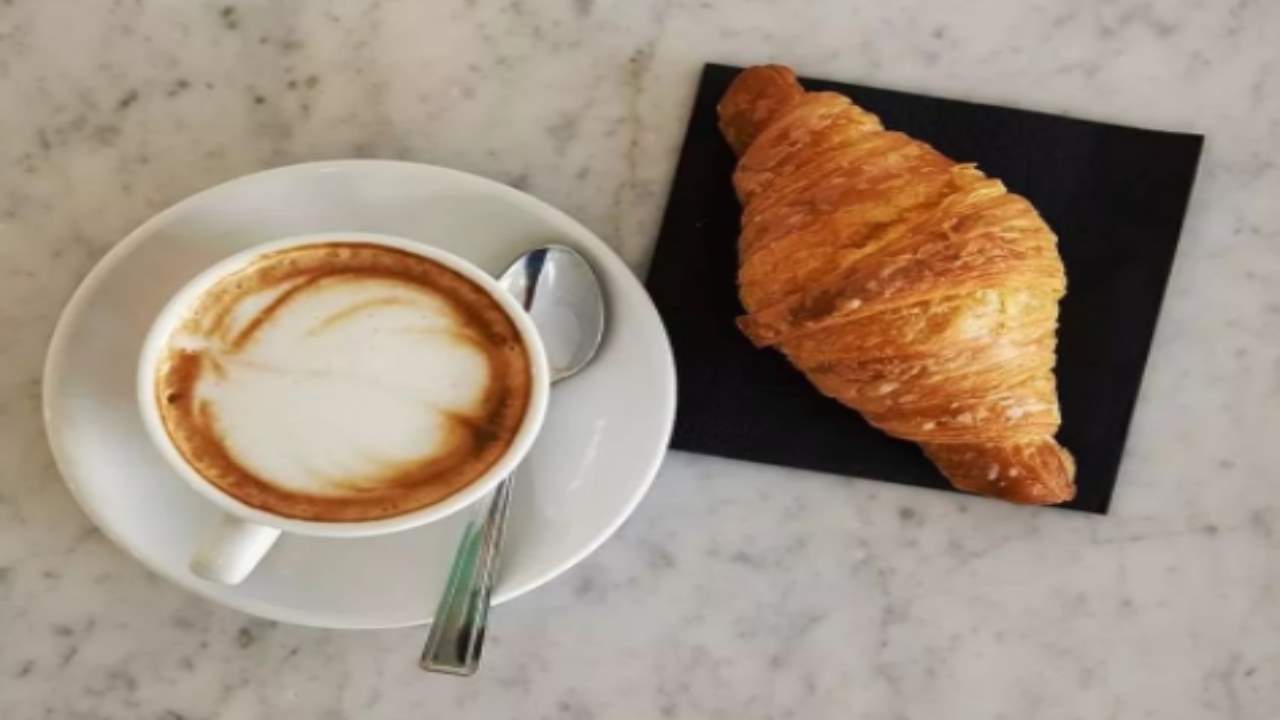 Cornetto e cappuccino a colazione e non ingrassare, ecco come si fa