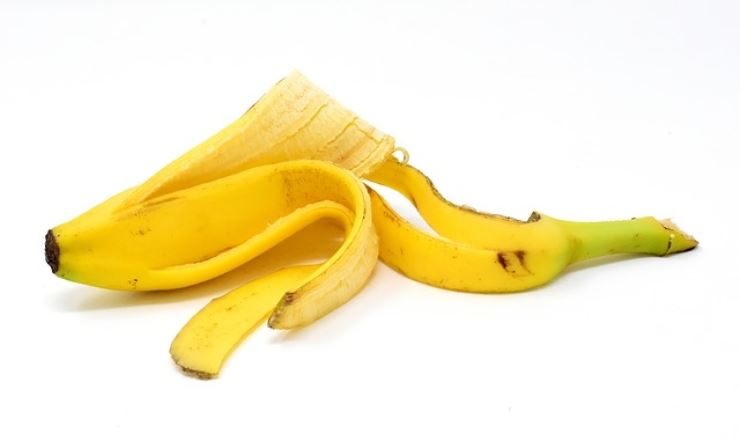 Ecco perche non dovresti mai buttare le bucce di banana, incredibile a cosa servono