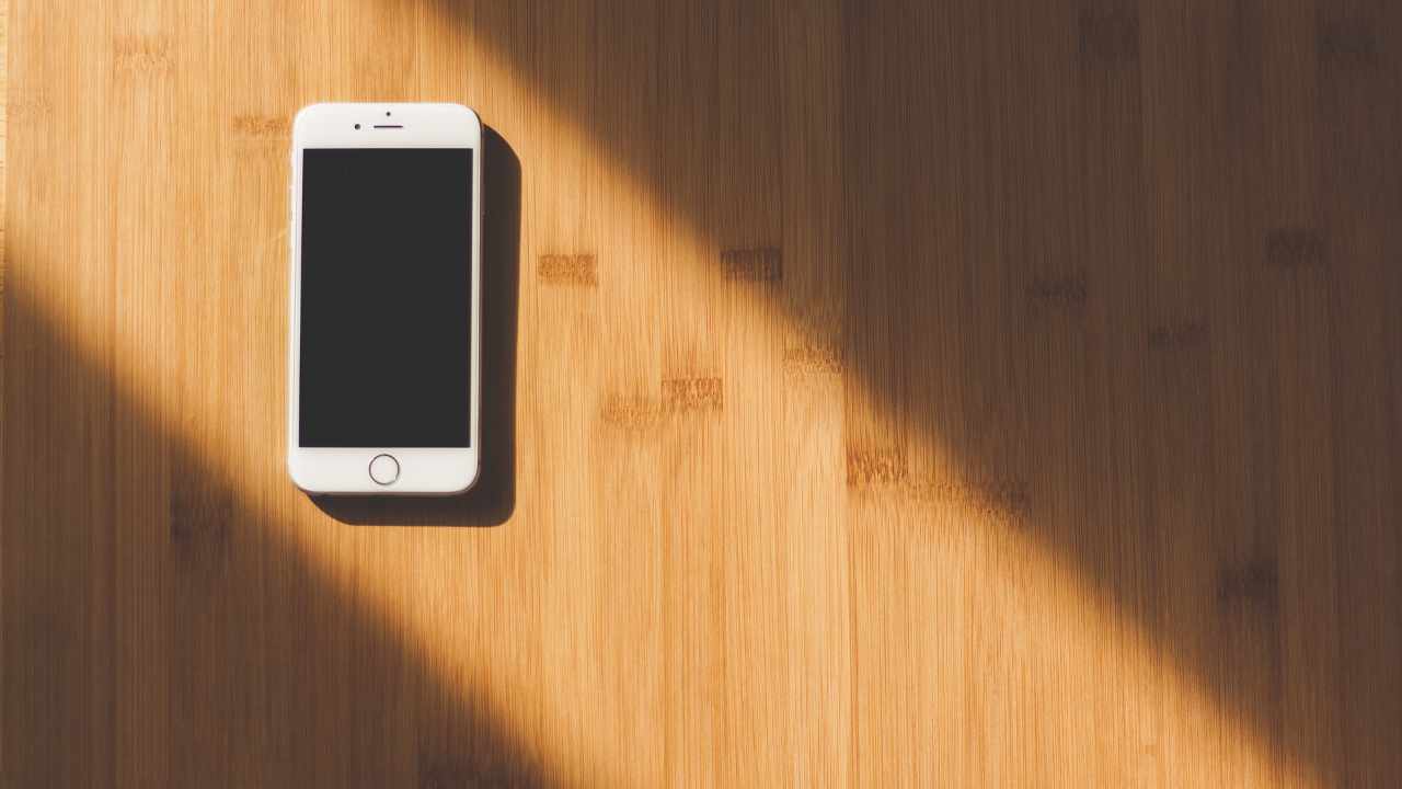 perche non dovete dormire con il cellulare vicino