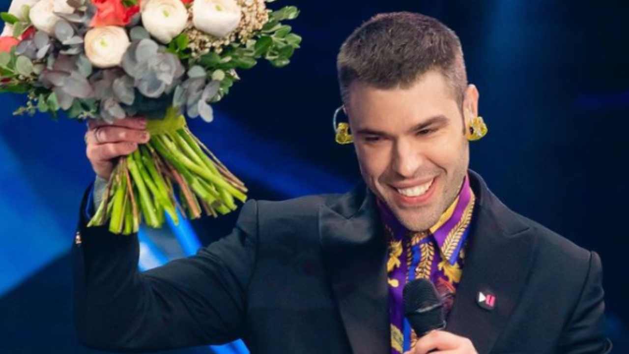 Fedez ha annunciato di essere stato operato al pancreas per una rara forma di tumore. I sintomi che non devono essere sottovalutati