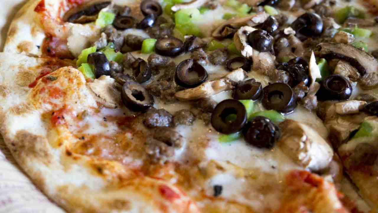 Dieta ferrea? lo sapevate che c’è una pizza che si può mangiare? non lo indovinereste mai quale è