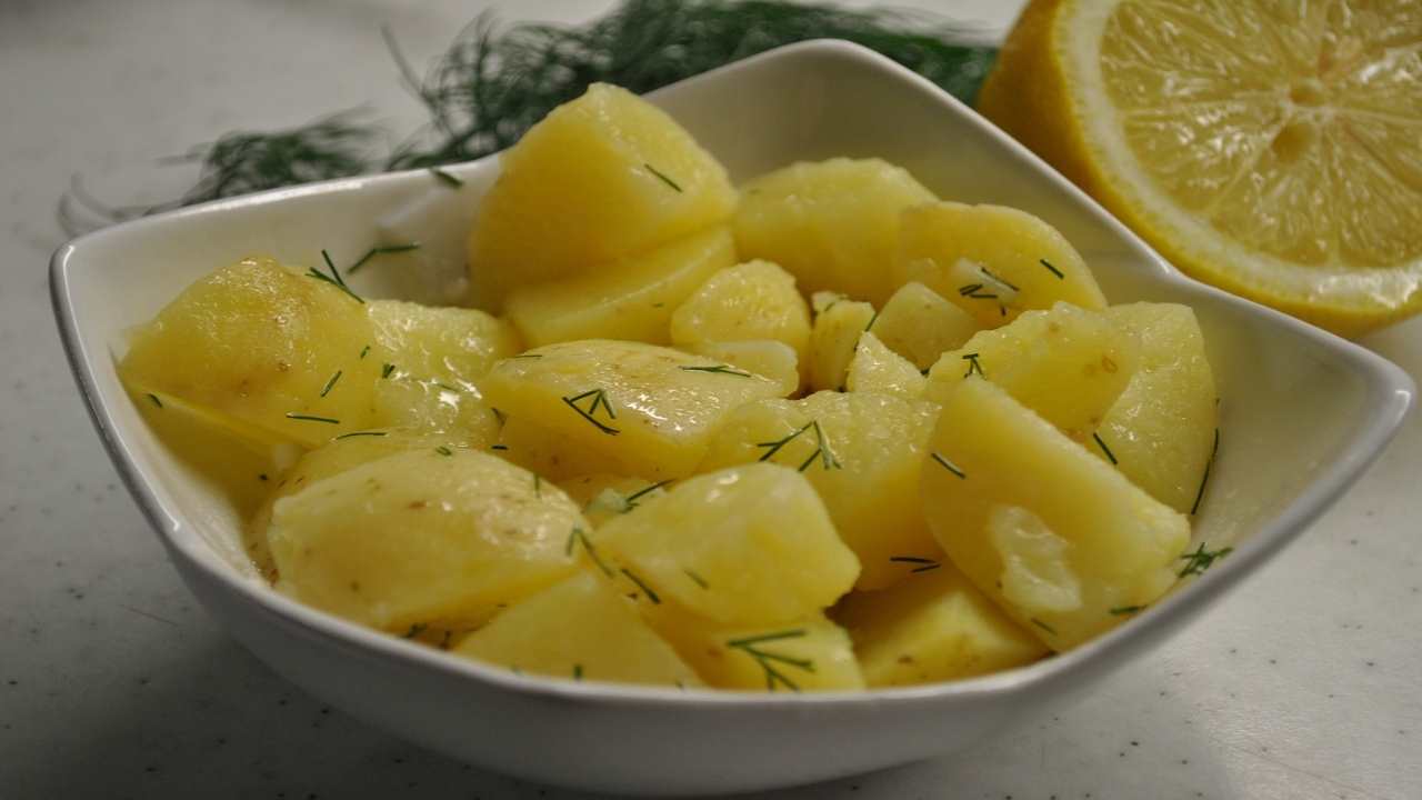 Patate cotte in frigo diventano tossiche? Ecco tutta la verità