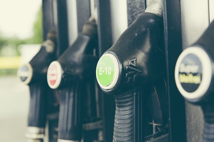 Rincaro benzina: ecco tutti gli elementi che determinano il prezzo che oggi paghiamo