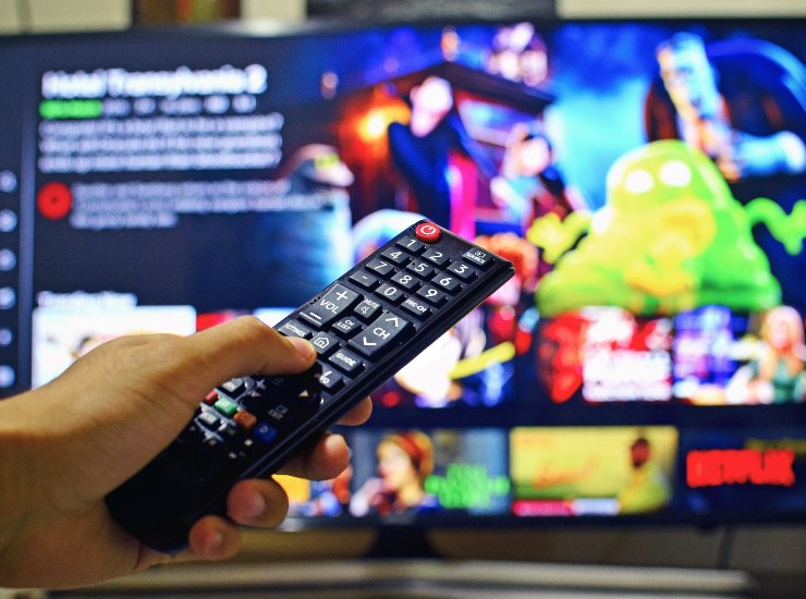 Hai più di 70 anni? Puoi vedere la tv gratis, ecco come