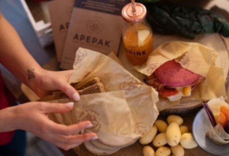 Addio pellicola trasparente e alluminio in cucina: l'incredibile invenzione di un italiano che cambia tutto