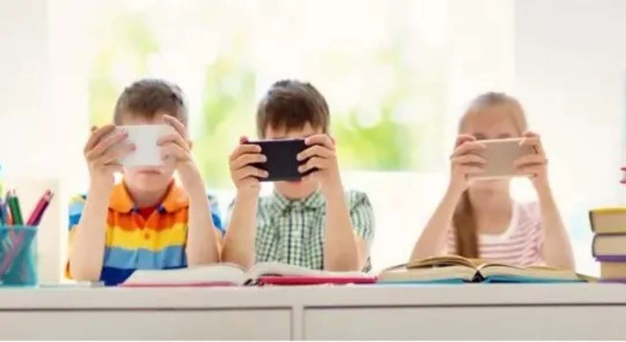 Bambini ridurre tempo cellulari - NonSapeviChe