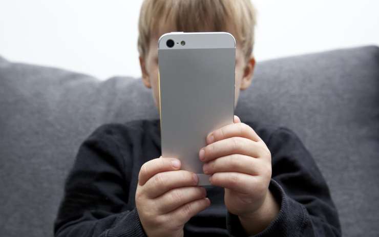 Bambini ridurre tempo cellulari - NonSapeviChe
