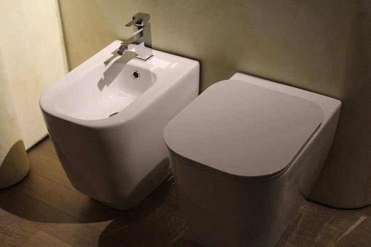 il bidet intasato e l'acqua ristagna ecco cosa bisogna fare per liberarlo