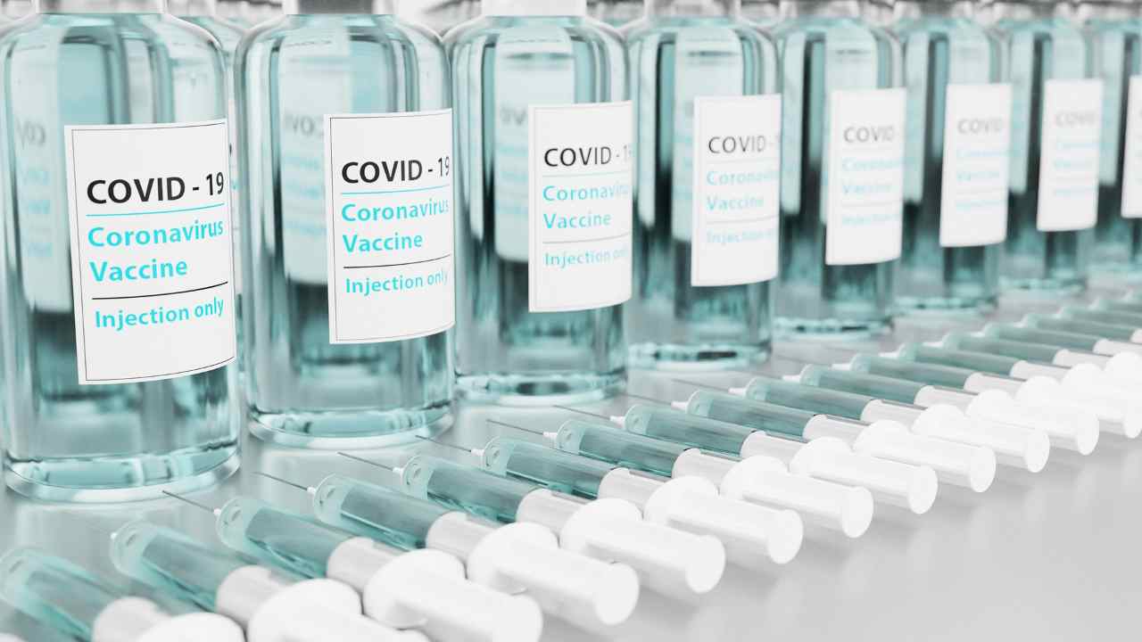 Il vaccino per il Covid da fare in autunno sarà diverso: ecco come