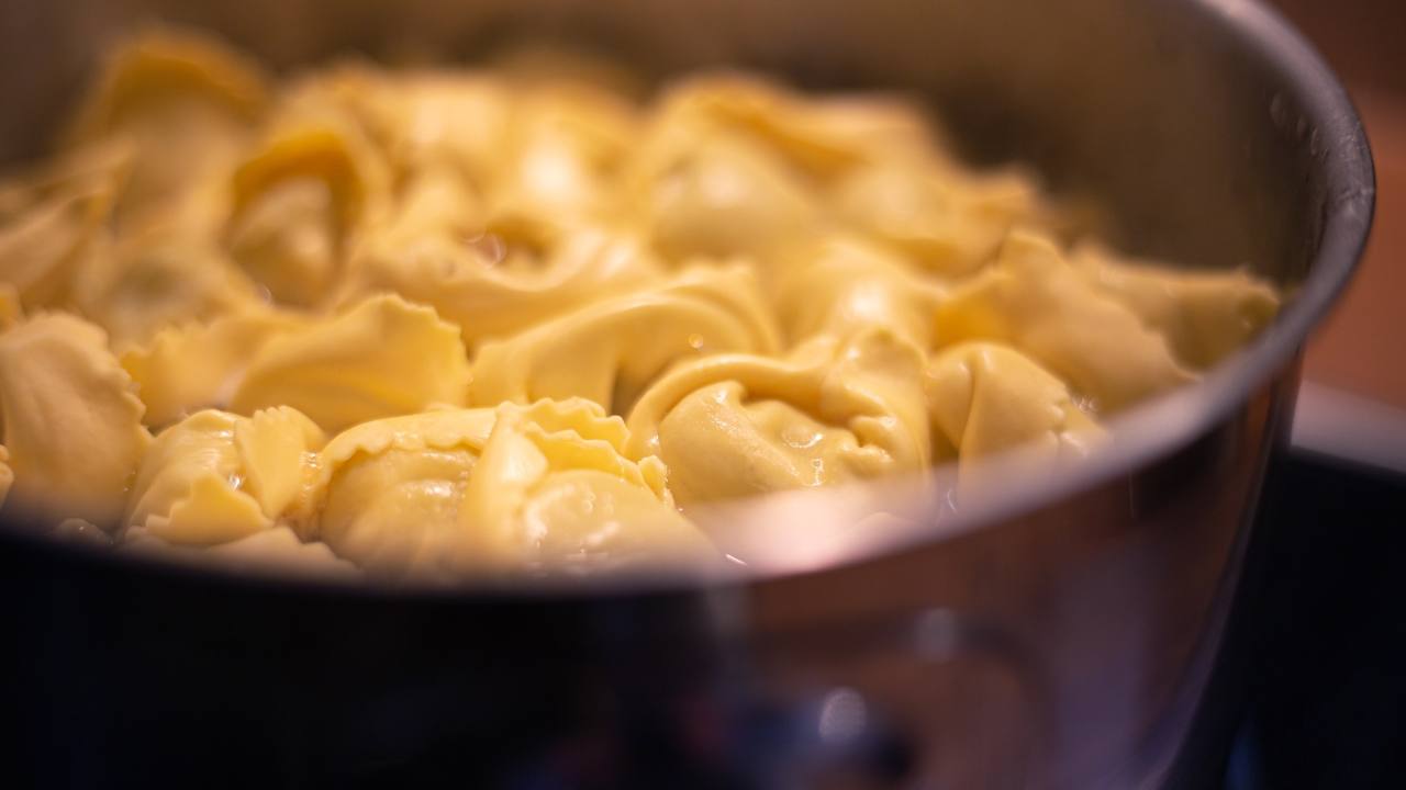 Il miglior brodo per i tortellini è fatto così: parole di Barbieri