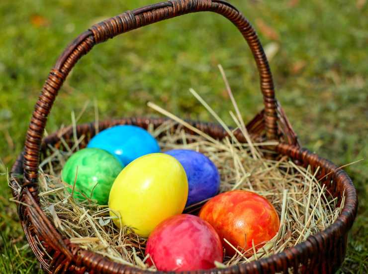 come colorare le uova sode per pasqua con gli ingredienti che avete in dispensa