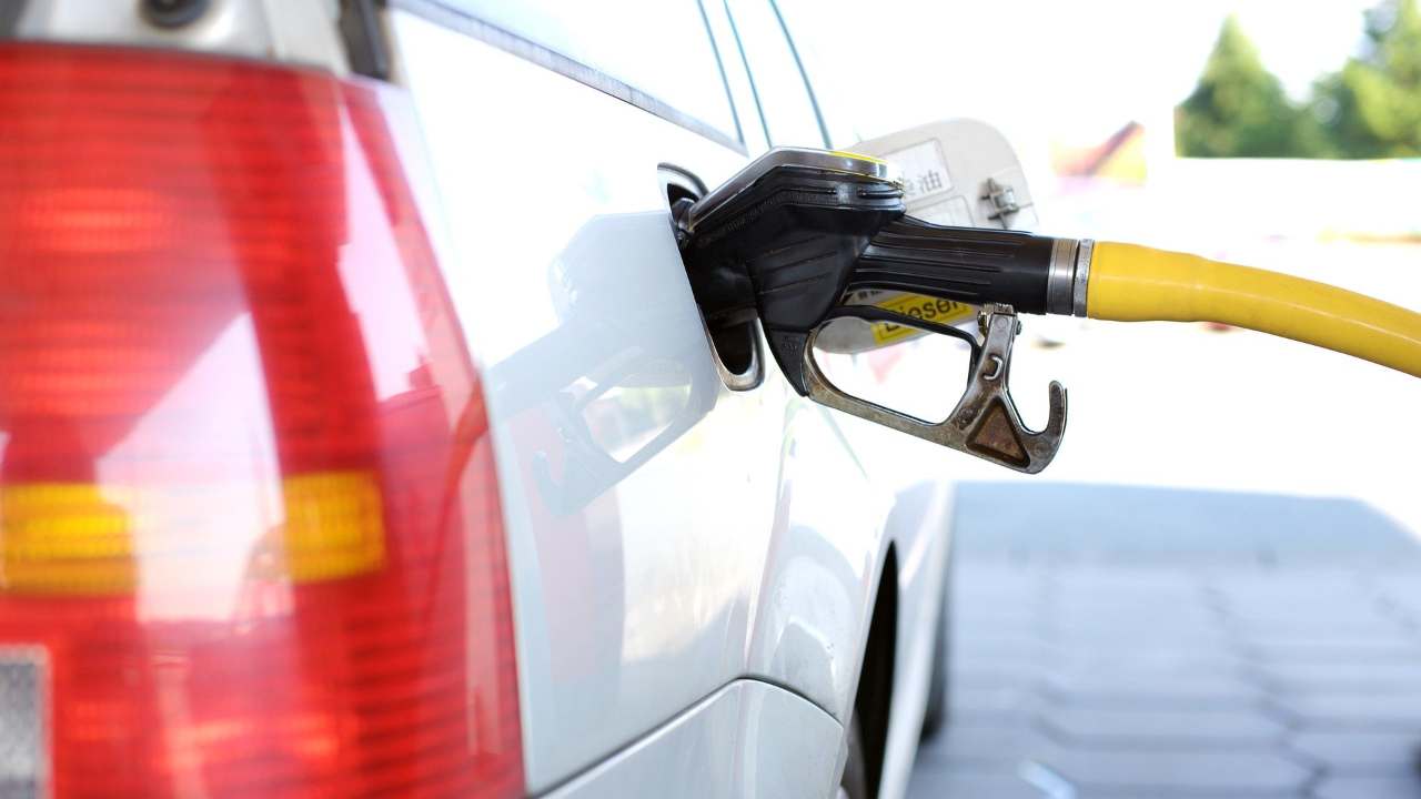 come risparmiare sulla benzina con questi trucchetti