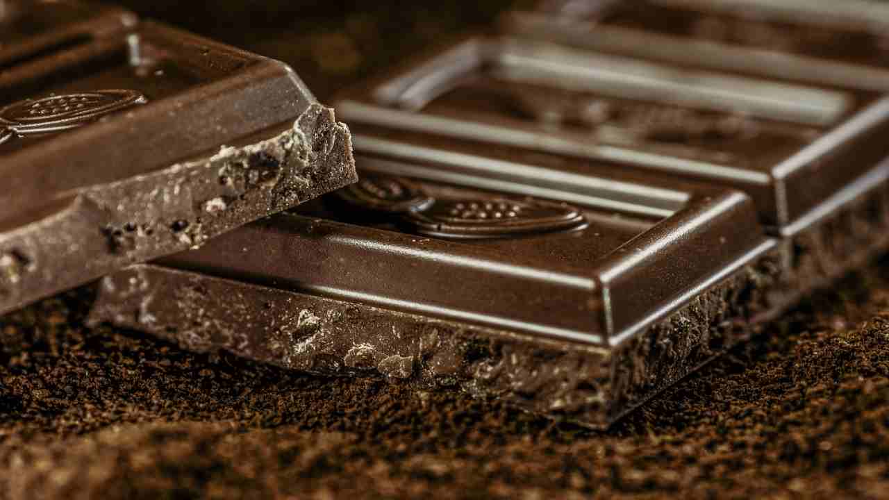 Ecco perche dovremmo mangiare più spesso il cioccolato, sono molteplici i suoi benefici