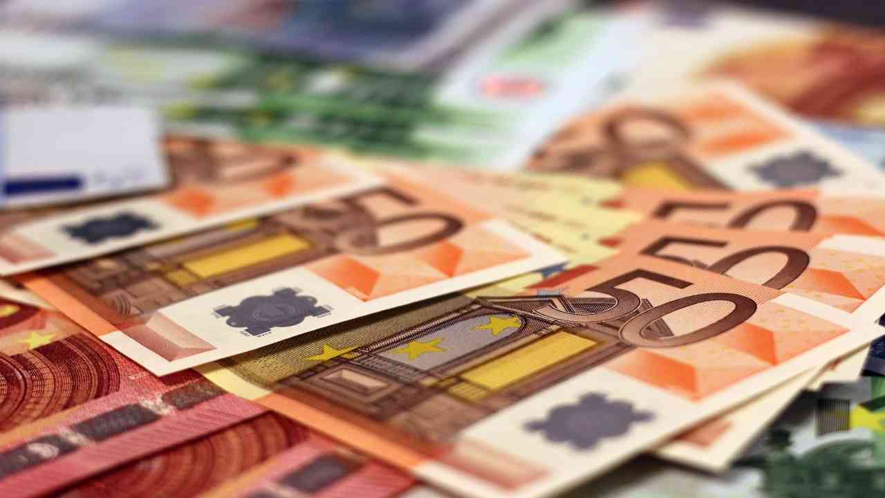 Bonus di 500 euro prima della fine di agosto, non perdiamo tempo, vediamo cosa occorre presentare