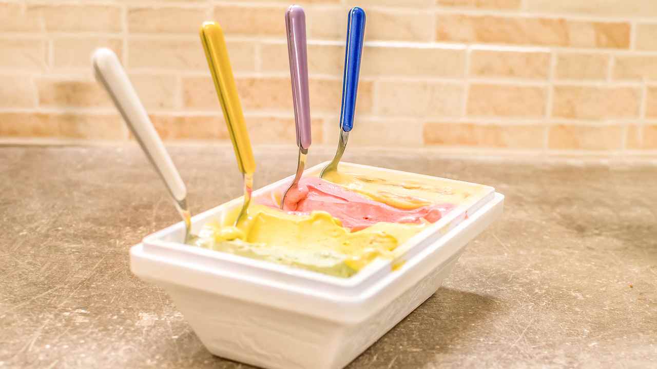 tempo di gelato, come riconoscere quello artigianale, ecco i trucchetti da adottare per non cadere in tranelli